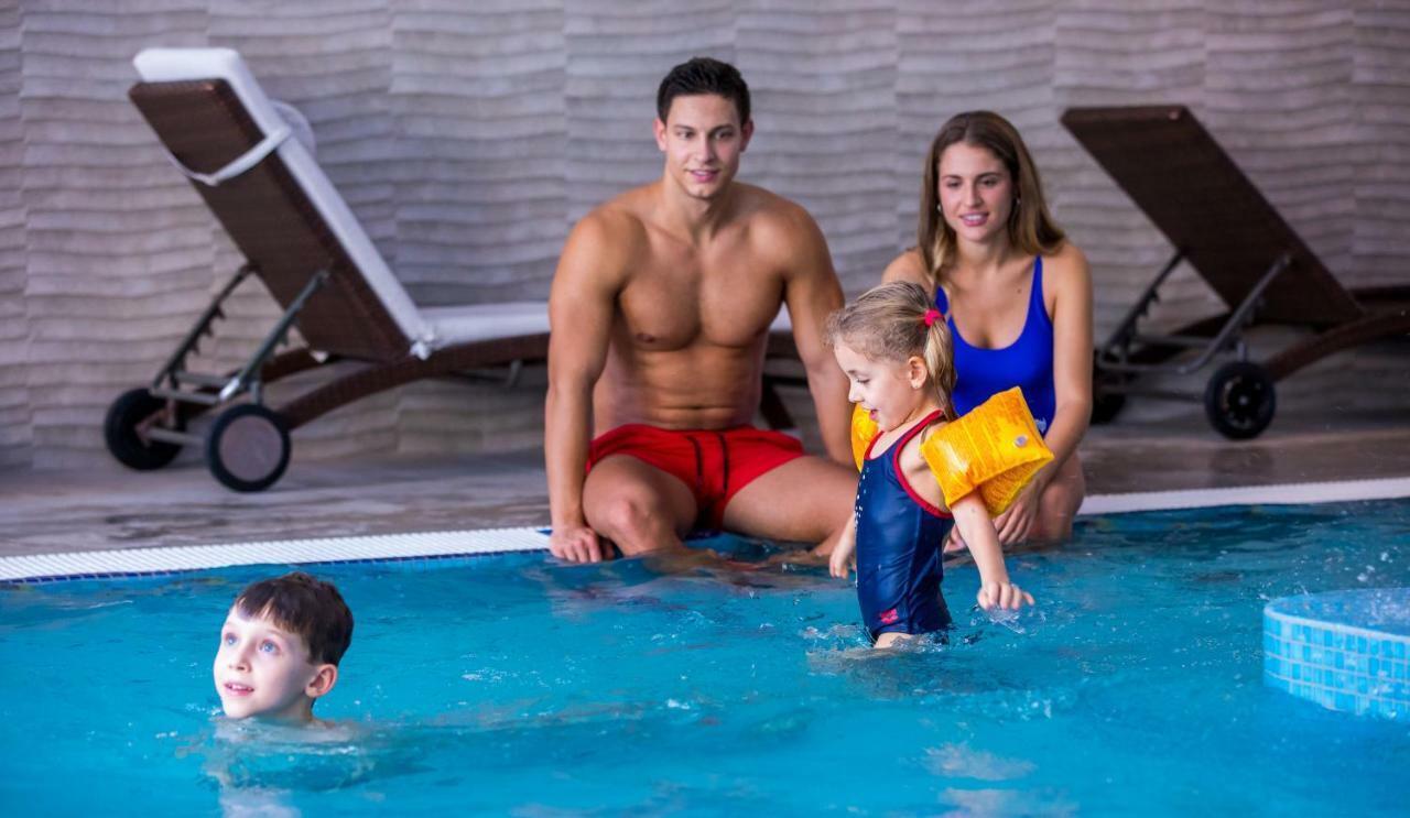 שצ'קלארסקה פוראובה Blue Mountain Resort מראה חיצוני תמונה